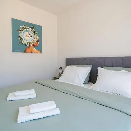 Iseo Apartment *